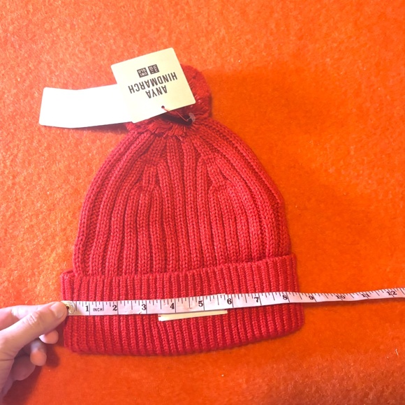 Anya Hindmarch Uniqlo red touch of wool heattech pompom beanie hat NWT - Picture 7 of 8